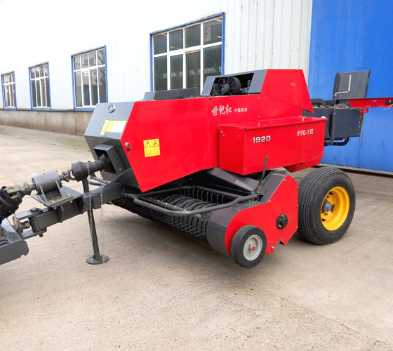 世纪红中置方形打捆机