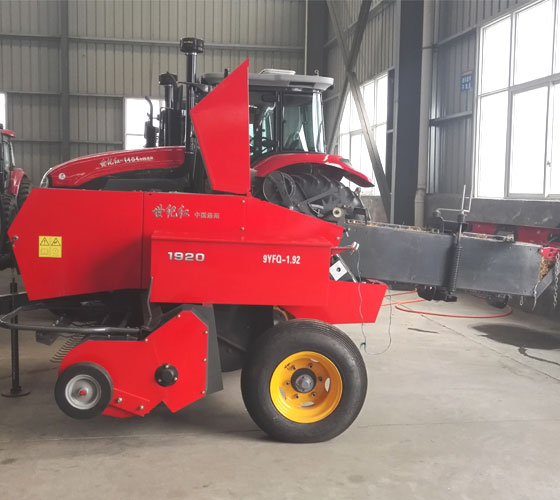 世纪红中置方形打捆机